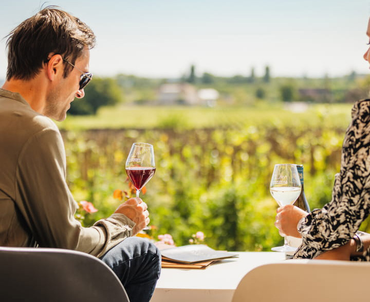 Thưởng thức vang Bordeaux - Hành trình khám phá tinh hoa rượu vang Pháp