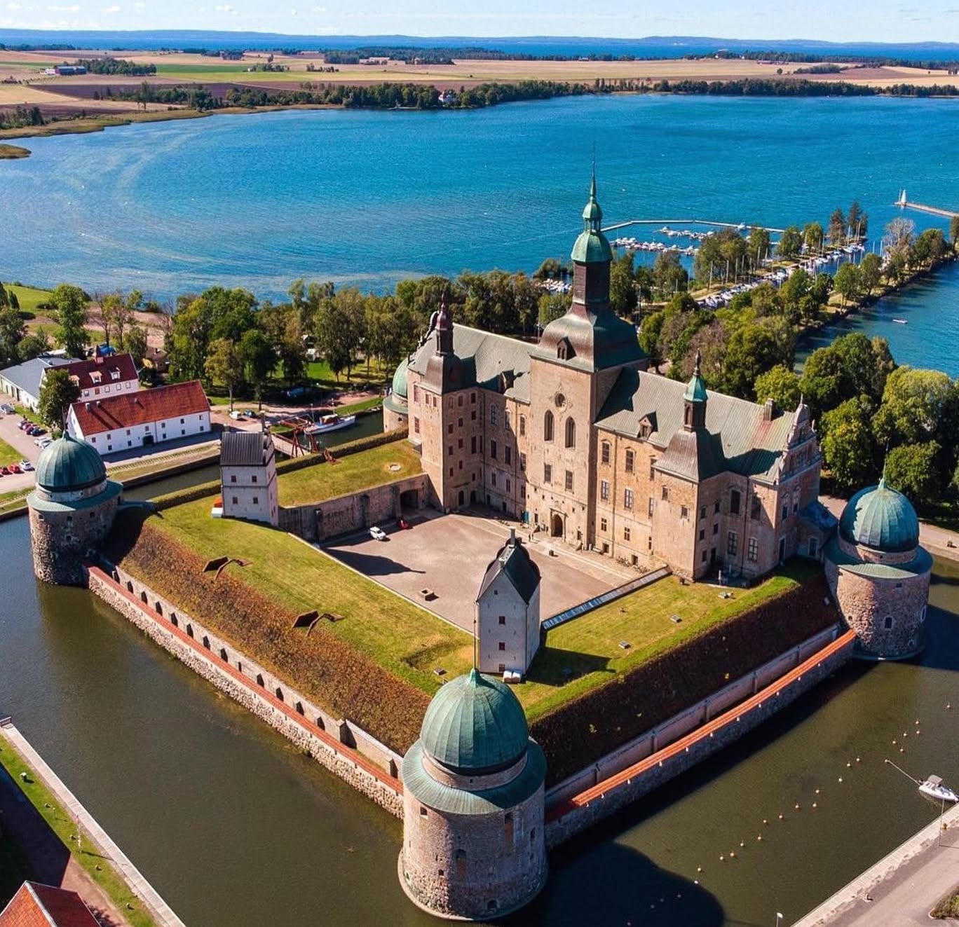 lau dai vadstena thuy dien