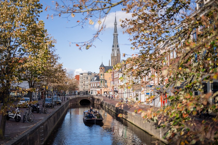 Một ngày sống chậm giữa vẻ đẹp cổ kính của thành phố Leeuwarden, Hà Lan