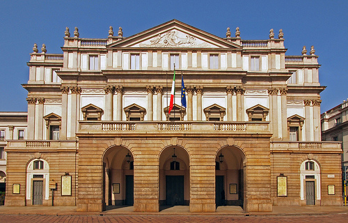 Nhà hát đầu tiền của Châu Âu: Opera La Scala - MiLan - Ý