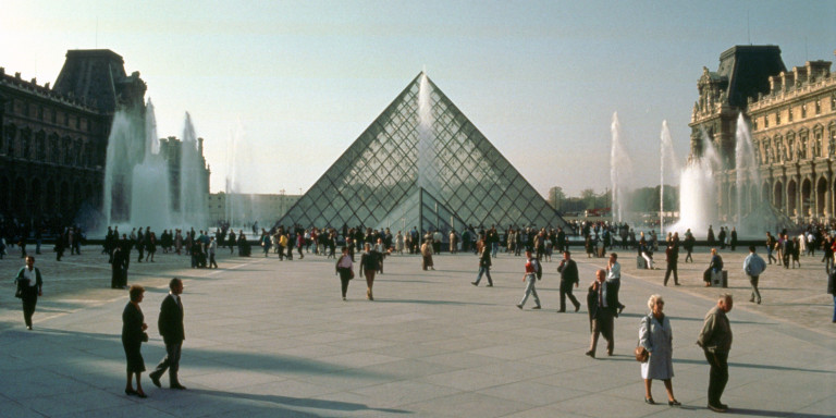 kim tu thap kinh louvre 2