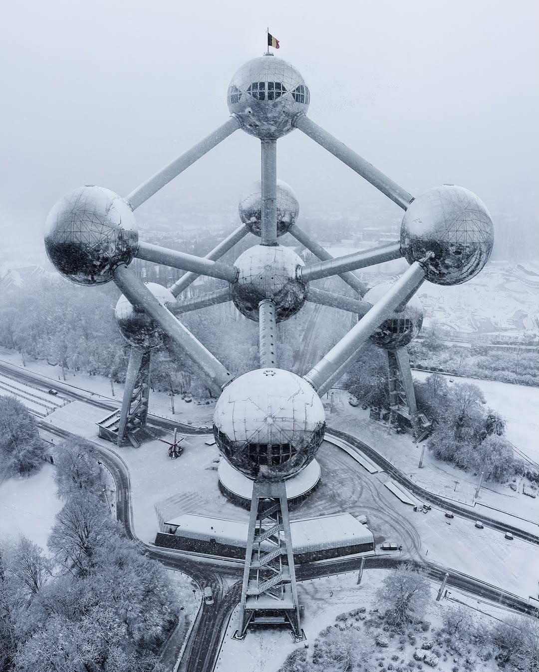 Bao tang Atomium đong